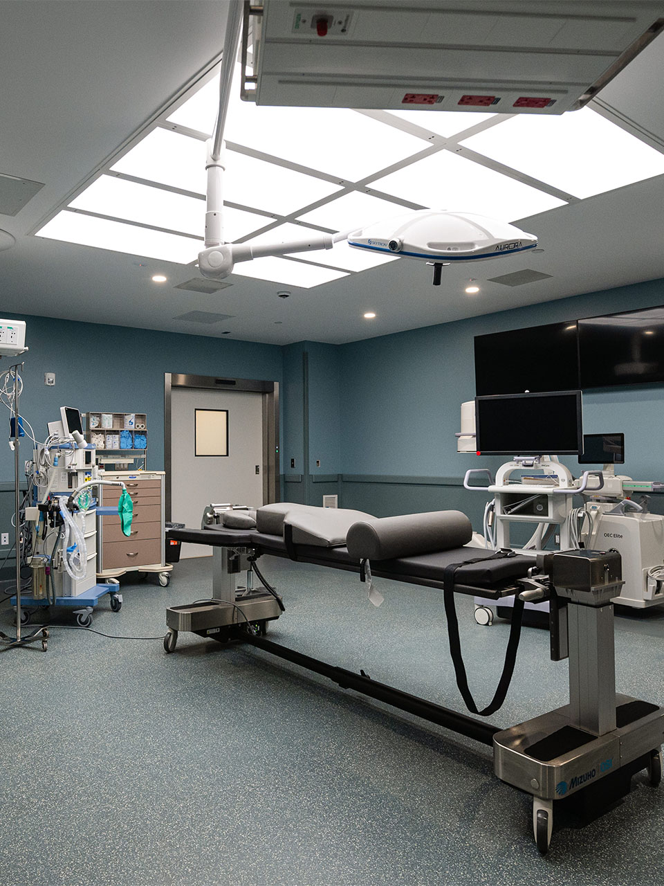 disc out-patient surgery center surgery room